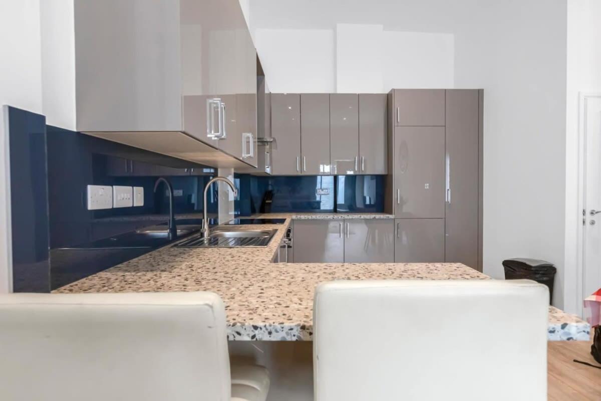 Lovely 1 Bedroom Apartment In Central Woking Eksteriør billede