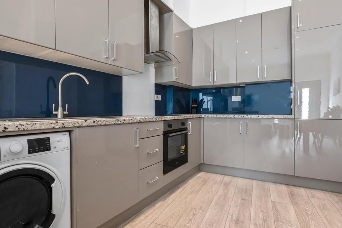 Lovely 1 Bedroom Apartment In Central Woking Eksteriør billede