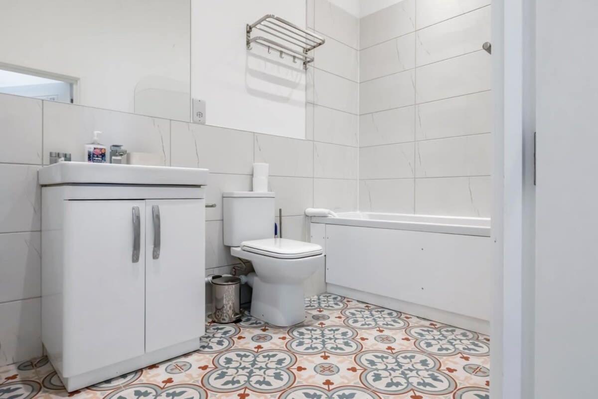 Lovely 1 Bedroom Apartment In Central Woking Eksteriør billede