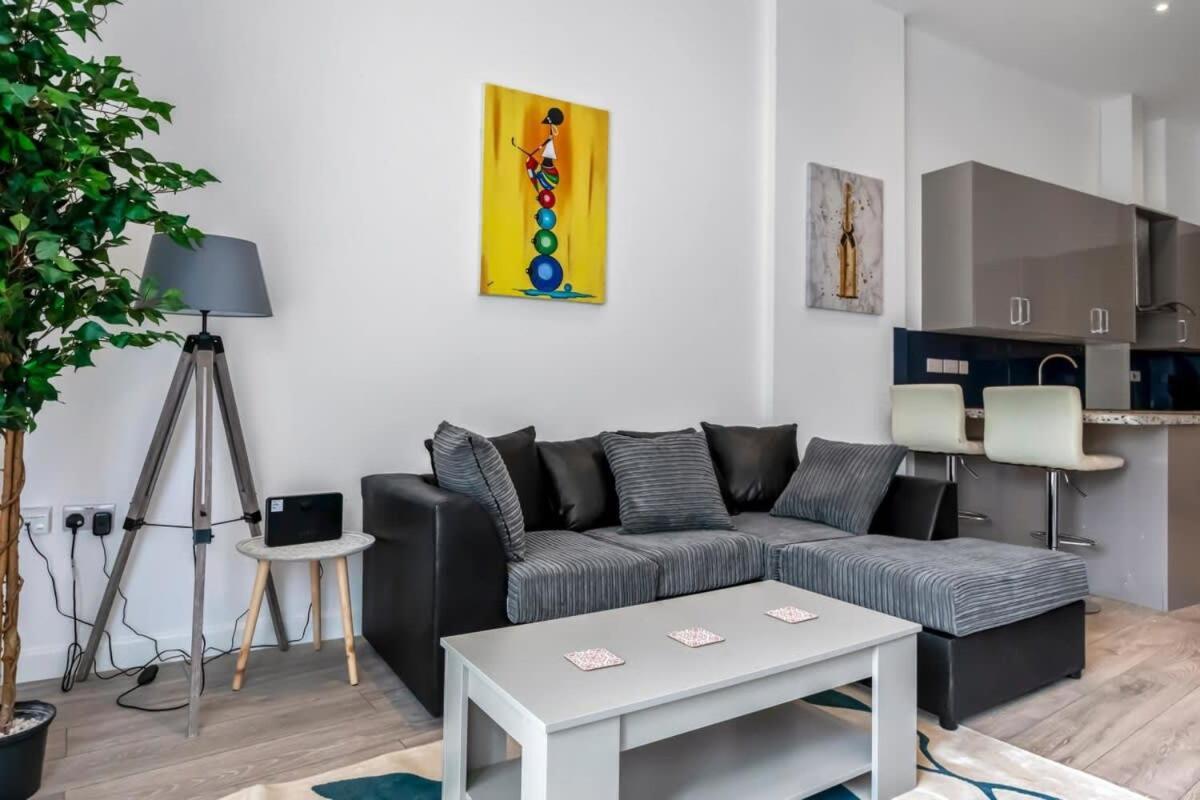 Lovely 1 Bedroom Apartment In Central Woking Eksteriør billede