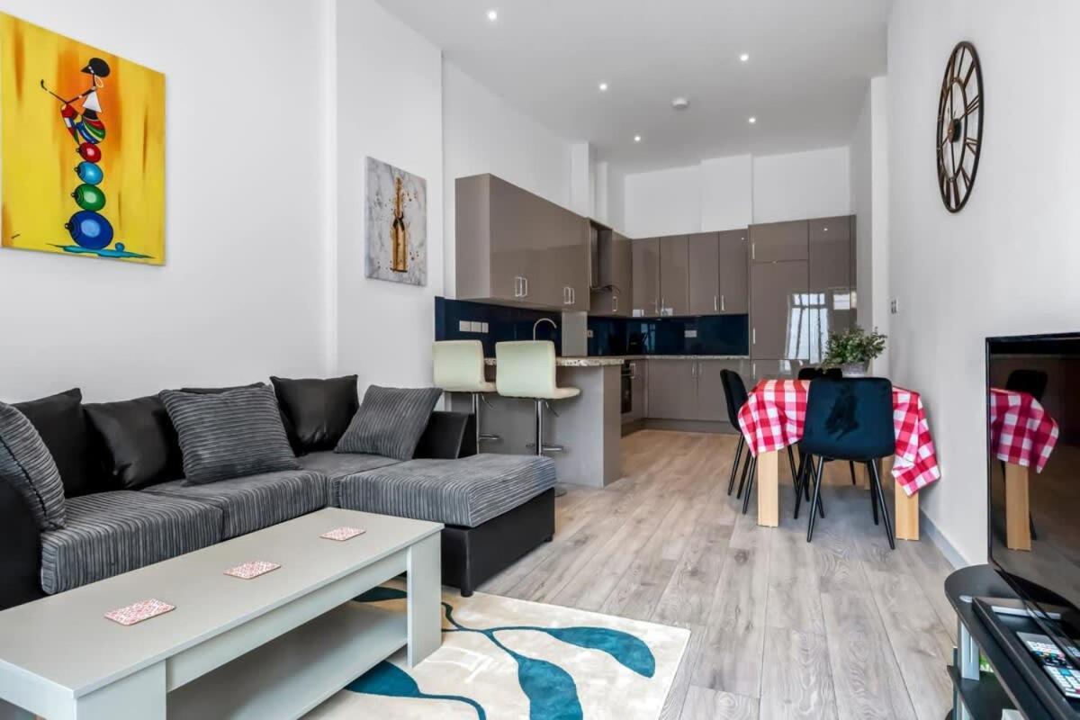 Lovely 1 Bedroom Apartment In Central Woking Eksteriør billede